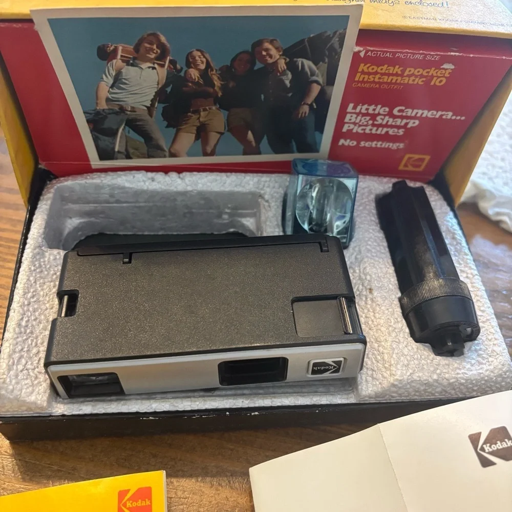 Vintage Kodak Pocket Instamatic 10 Camera Outfit In Original Box/Not tested